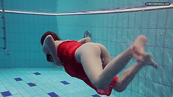 Russian Teen Libuse'S Seductive Underwater Photoshoot In A Bikini