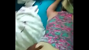 Amateur Disfruta De Penetración Anal Y Eyaculación Desde Atrás