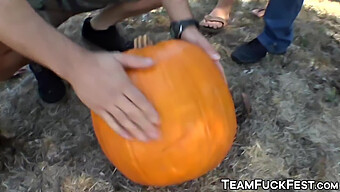 Gabriella Tchekan En Anderen Pikken Mannen Op Voor Halloween-Seks.