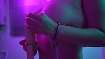 Große Natürliche Titten Und Großer Arsch Hüpfen In Diesem Latina-Blowjob-Video