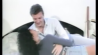 La Pelosa Milf Europea Amanda Addams In Un Pompino E Azione Orale Ispirati Agli Anni '80