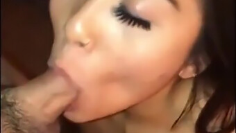 Vakker Asiatisk Jente Gir En Cfnm Blowjob Og Tar En Cumshot