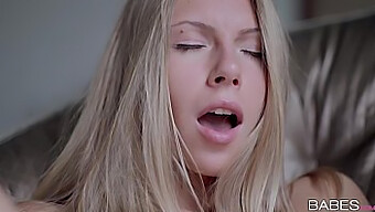 Sensuell Massasje Fører Til Lidenskapelig Sex I Angelicas Xxx Film