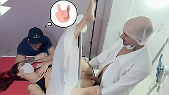 Một Cặp Đôi Thực Sự Có Một Buổi Cuckold Với Một Bác Sĩ Phụ Khoa Kích Dục.