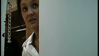 Reifes Europäisches Luder Gibt In Ihrem Hotelzimmer Einen Sinnlichen Blowjob