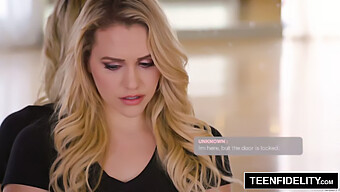 Mia Malkova Đe Dọa Chủ Ngân Hàng Với Bộ Ngực Đầy Đặn Trong Video Teenfidelity