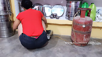 Một Cặp Đôi Trẻ Tham Gia Vào Tình Dục Ngoài Trời, Ghi Lại Những Khoảnh Khắc Thân Mật Và Những Cú Xuất Tinh.