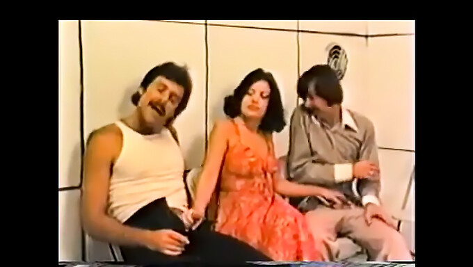 Vintage John Holmes Video: Såpeskum Og Sensuell Nytelse