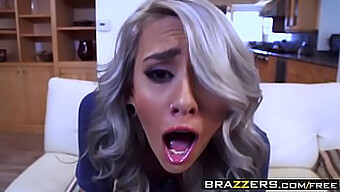 As Habilidades Impressionantes De Janice Griffith Em Exibição Neste Trabalho De Pau Grande