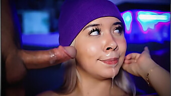 Roztomilá Blondínka Dostane Tvár Po Tom, Čo Si Dala Orálny Sex