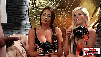 Blonde Og Brunette Babes Ydmyger Tabere Med Penisfotografering