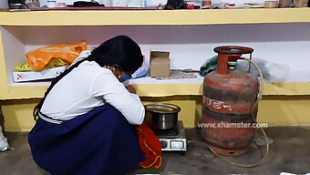 Gadis Kolej India Melakukan Seks Yang Penuh Gairah Dengan Teman Lelakinya.