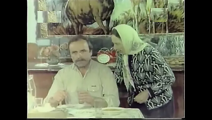 Kazim Kartal In Zerrin Egeler V Vintage Turškem Porno Filmu - 1979