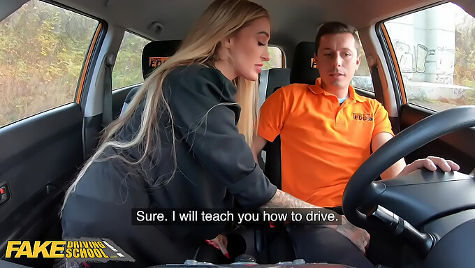 Daisy Lee Geniet Van Praktische Lessen In Orale Seks Op Fakedrivingschool