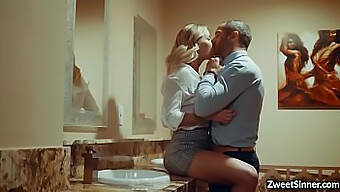 Jessa Rhodes Ujame Svojo Afero S Stranko V Barskem Stranišču