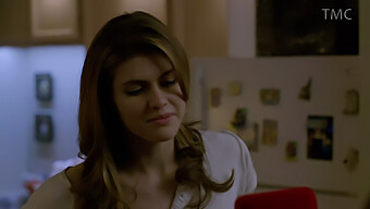 Ciuman Menggoda Alexandra Daddario Dalam Detektif Sejati Hbo