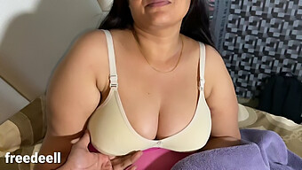 Milf In Saree Bekommt Blowjob Und Reitet Ihren Bruder