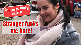 Deutsches Girl Bekommt Pov Creampie Auf Geschlossenem Weihnachtsmarkt