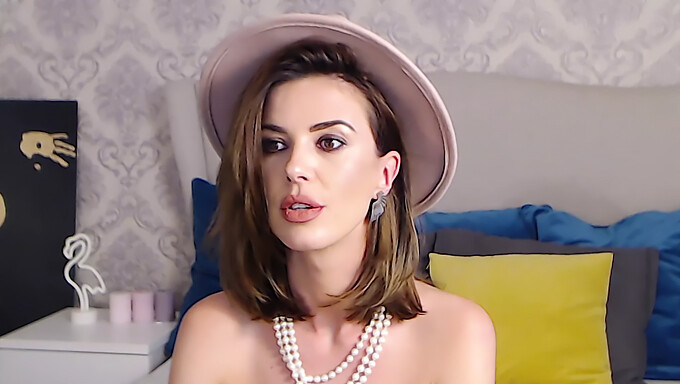 French Beauty Ingridnight'S Solo Showcase Of Her Amazing Webcam Skills