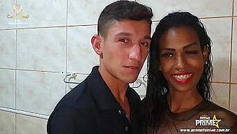 Leona Senna E Cariocaa Têm Sexo Apaixonado Em Uma Festa De Surfe