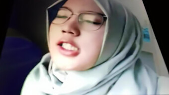 Seorang Pria Melakukan Masturbasi Sambil Berfantasi Tentang Seorang Wanita Muslim