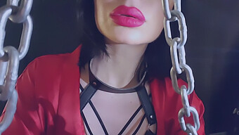 Regina Emma Bdsm Domină Cu Biciuri Și Faceplay