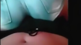 Vidéo Pov D'Une Soeur De Sororité Qui Étouffe Presque Avec Du Sperme Dans Une Chambre De Dortoir