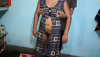 Indisk Bhabhi Knepper Pados Ki Tante Om Natten