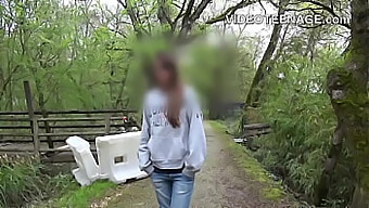 Erstes Casting Für Junge Frauen Mit Upskirt-Aufnahmen