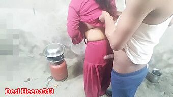 Pertemuan Seksual Pertama Desi Heena Dengan Pacarnya Di Dapur Mereka, Menampilkan Audio Hindi Yang Jelas