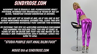 Sindy Rose'Un Mor Bir Dildo Ile Vahşi Yolculuğu