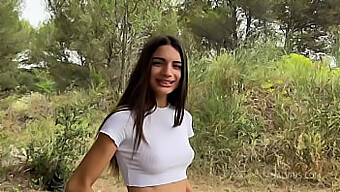 La Chica Delgada Desnuda De Al Lado Recibe Un Casting Anal Con Juego De Boca