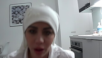 Beautiful Iranian Housewife In Hot Sexual Experience