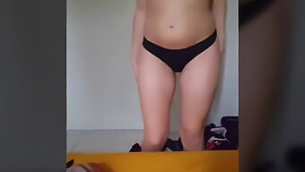 Noemie 26 Y. Gammel Fra Storbritannien