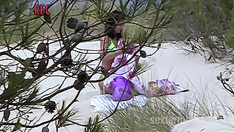 Gestrande Amateurs Genieten Van Naakt Baden Op Het Strand Van Mesquida, Mallorca